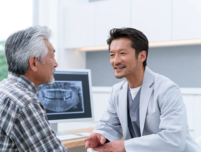 歯科医師に相談する患者のイメージ